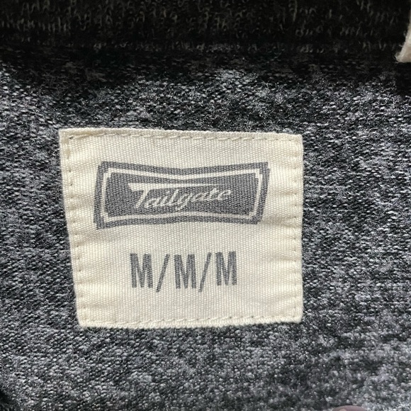 Women’s Oversized Yankees Knot Hooded Top (Size M) - Picture 4 of 4